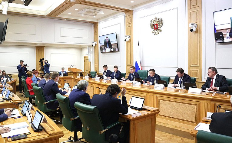 Парламентские слушания на тему «Вопросы управления комплексами индивидуальных жилых домов»