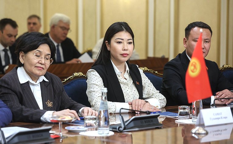 Валентина Матвиенко встретилась с Председателем Жогорку Кенеша Киргизской Республики Нурланбеком Шакиевым