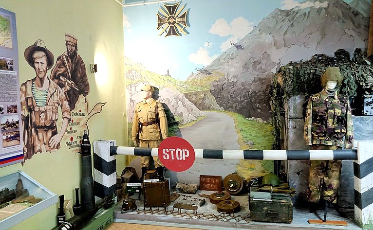 Сергей Мартынов осмотрел в Республике Марий Эл выставку, посвященную воинам-героям