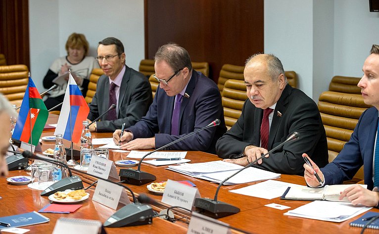 Встреча И. Умаханова с председателем Государственного комитета Азербайджанской Республики по работе с диаспорой Ф. Мурадовым