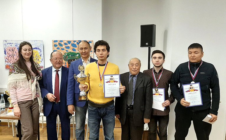 Баир Жамсуев принял участие в проведении турнира по шахматам памяти Героя России Алдара Цыденжапова