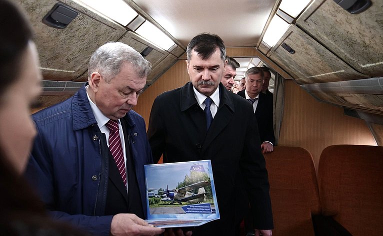 Сенаторы РФ посетили объекты авиаотрасли в Ульяновске