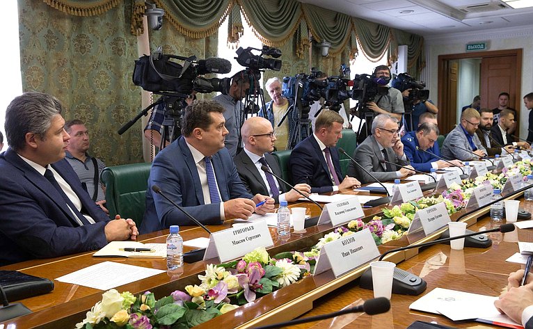 Заседание рабочей группы Временной комиссии СФ по защите государственного суверенитета и предотвращению вмешательства во внутренние дела РФ