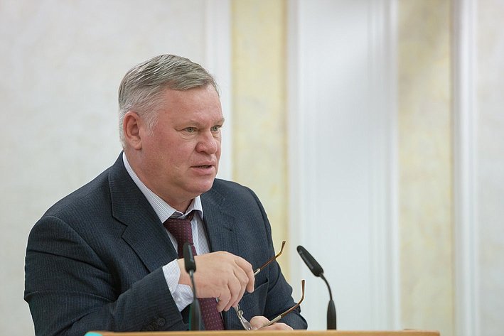 В. Петров Заседание Комитета СФ по бюджету и финансовым рынкам