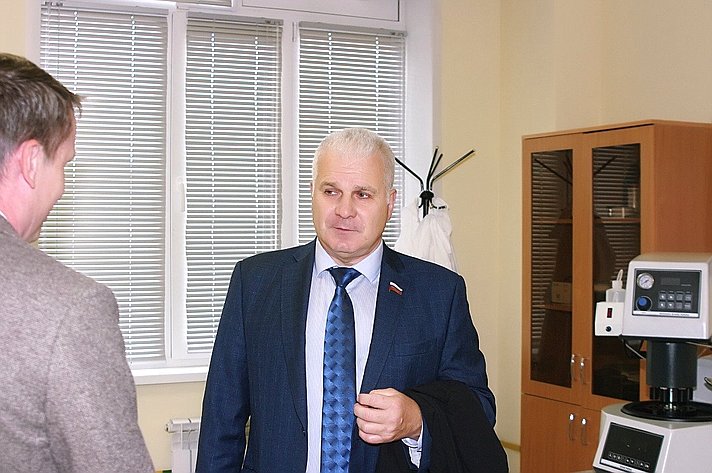 Сергей Мартынов посетил в Йошкар-Оле научные лаборатории и центры Института цифровых технологий Марийского государственного университета (МарГУ)