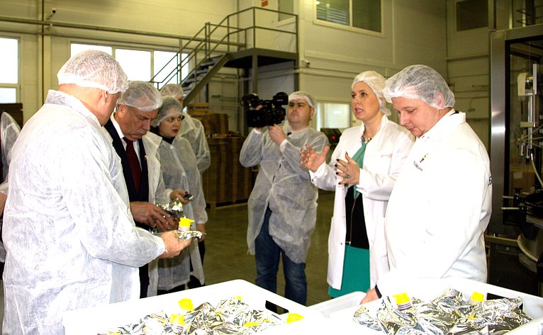 Сенаторы посетили несколько предприятий, где выпускают варенье и концентраты из ягод