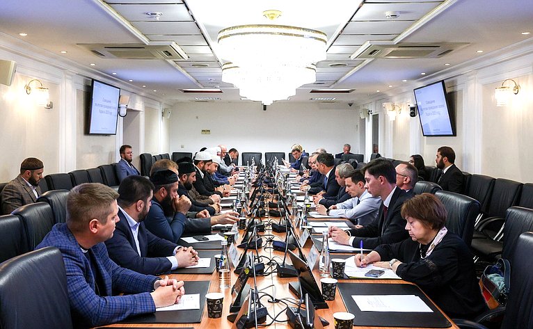 Расширенное совещание по итогам проведения хаджа 2025 года