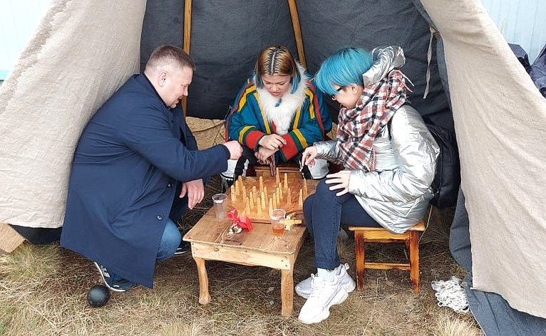 Денис Гусев принял участие в празднике национальных культур «Нарьян-Марская гостьба. Живи, традиция!»