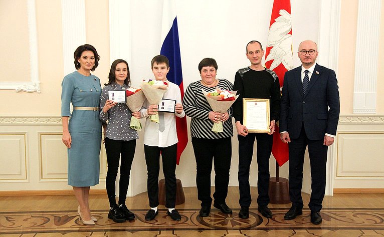 М. Павлова и О. Цепкин приняли участие в церемонии награждения детей-героев в Челябинской области