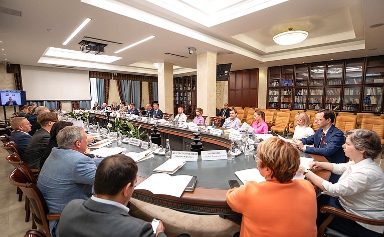 Сенаторы РФ приняли участие в совещании, посвященном совершенствованию нормативно-правового регулирования применения механизмов общественного контроля в противодействии коррупции