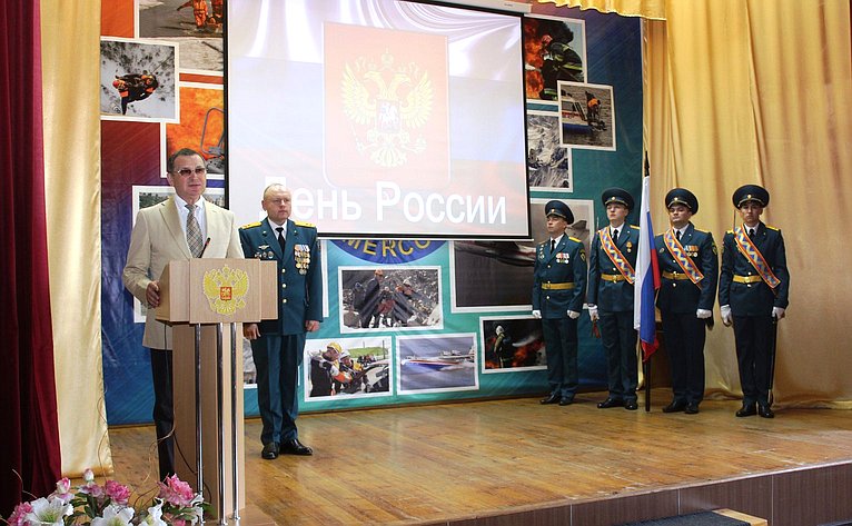 Николай Федоров поздравил спасателей Чувашии с Днем России
