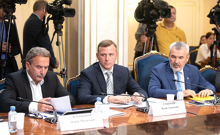 Заседание Временной комиссии СФ по защите государственного суверенитета и предотвращению вмешательства во внутренние дела РФ