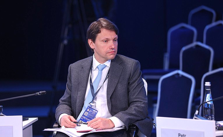 Дискуссионная сессия «Привлечение внебюджетного финансирования в реализацию проектов импортозамещения» в рамках Петербургского международного экономического форума