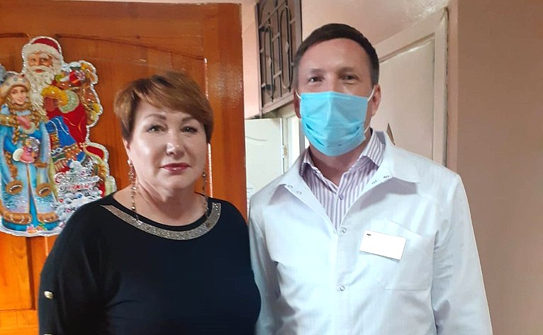 Елена Перминова в рамках поездки в регион посетила Курганскую областную клиническую больницу
