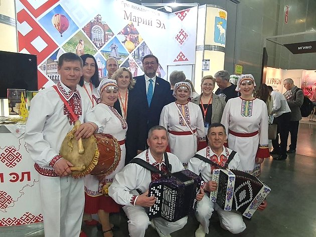 Константин Косачев принял участие в церемонии подписания на международной выставке туризма и индустрии гостеприимства МITT-2023
