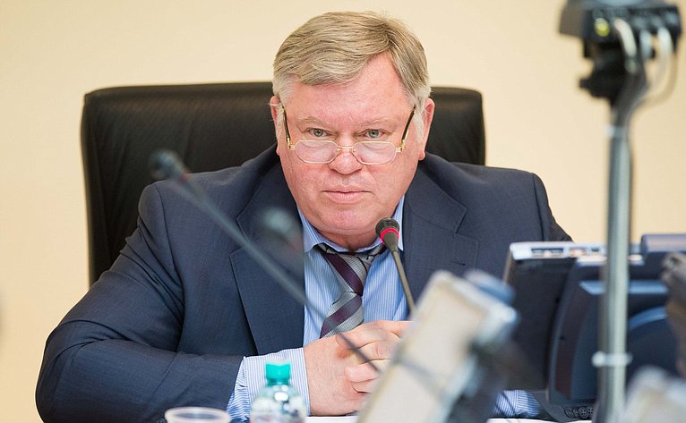 В. Петров Заседание членов трехсторонней комиссии по вопросам межбюджетных отношений от СФ