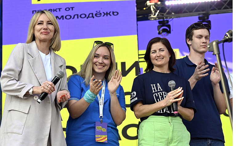 Татьяна Сахарова в рамках работы в регионе приняла участие в мероприятиях второго Всероссийского форума-фестиваля волонтеров «Арктика. Лёд тронулся»