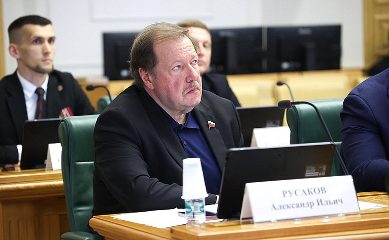 Александр Русаков