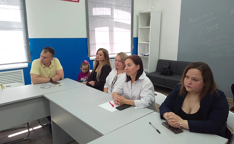 Елена Писарева провела семинар по финансовой грамотности для семейной аудитории