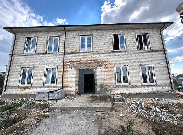 Николай Владимиров вместе с участником программы «Время СВОих» Иваном Ярусовым, главой Урмарского муниципального округа Василием Шигильдяевым проинспектировал объекты культуры, которые строятся и модернизируются в данном округе
