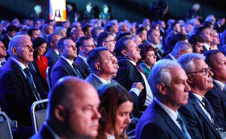Пленарное заседание ХII Форума регионов России и Беларуси на тему «Молодежь Беларуси и России – наследники Великой Победы и будущее Союзного государства»