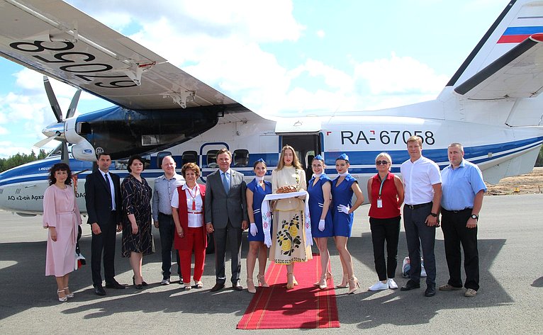 Виктор Новожилов в рамках работы в регионе принял участие в открытии нового авиа направления по маршруту Архангельск-Вельск-Вологда