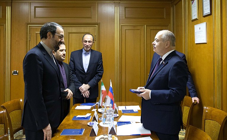 Встреча И. Умаханова с Чрезвычайным и Полномочным Послом Исламской Республики Иран в Российской Федерации Мехди Сана