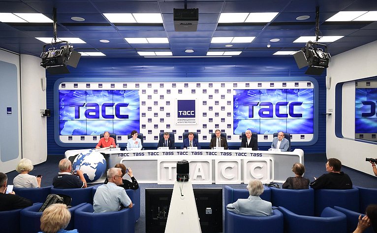 Константин Косачев принял участие в пресс-конференции, посвященной старту проекта «Рыцари детства» (фото ТАСС)