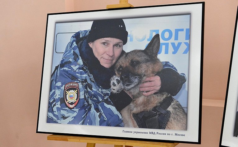 Инна Святенко в преддверии Дня защитника Отечества открыла в Московской городской Думе фотовыставку «Женщины в погонах»