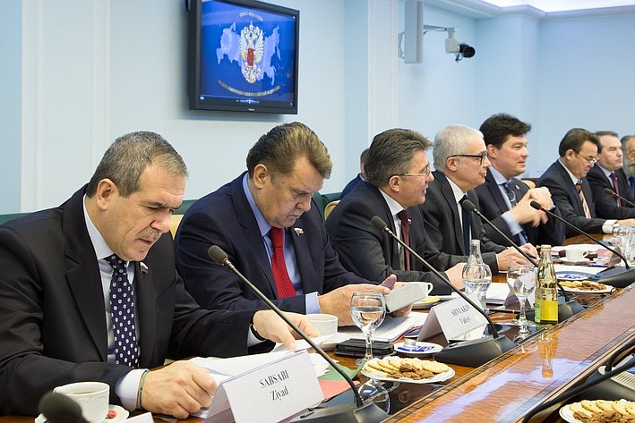 19-12 М. Маргелов и В. Озеров провели встречу с делегацией Комитета по международным делам, обороне и вооруженным силам Сената Французской Республики 1