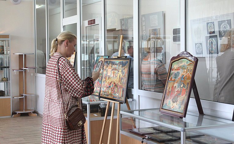 В поселке Мстёра Владимирской области состоялось выездное заседание Временной комиссии СФ по сохранению и развитию народных художественных промыслов в Российской Федерации