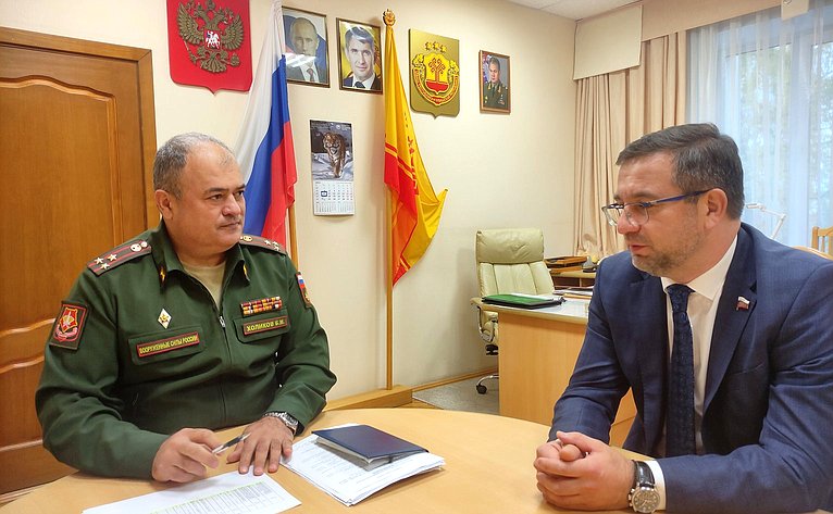 Николай Владимиров в рамках работы в регионе провел встречу с военным комиссаром Республики Бахтиёром Холиковым