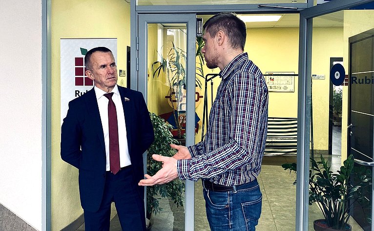 Владимир Кравченко провел встречу с руководителем одной из томских IT-компаний Сергеем Дорофеевым