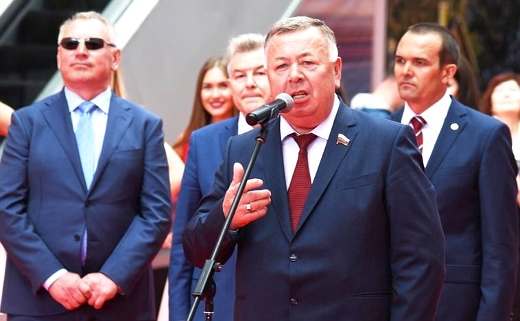 В. Николаев поздравил жителей Чувашии с Днем Республики