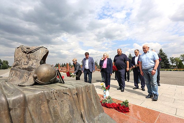 Делегации Совета Федерации приняла участие в праздничных мероприятиях по случаю 15- летия признания независимости Республики Южная Осетия