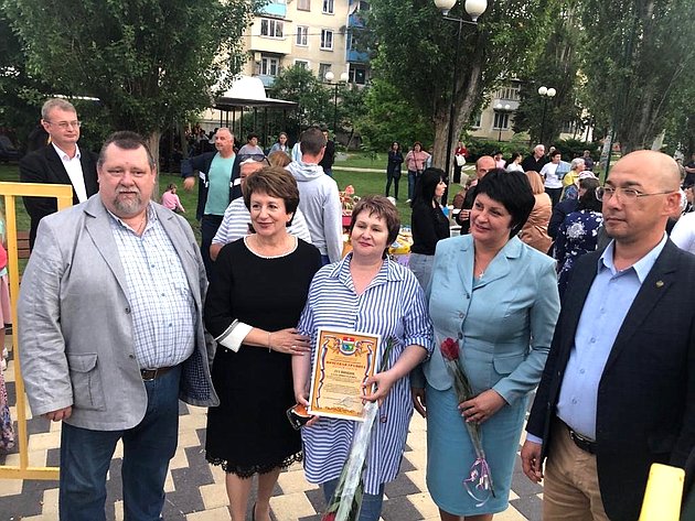 Екатерина Алтабаева вручила Благодарности Председателя СФ жителям Балаклавы