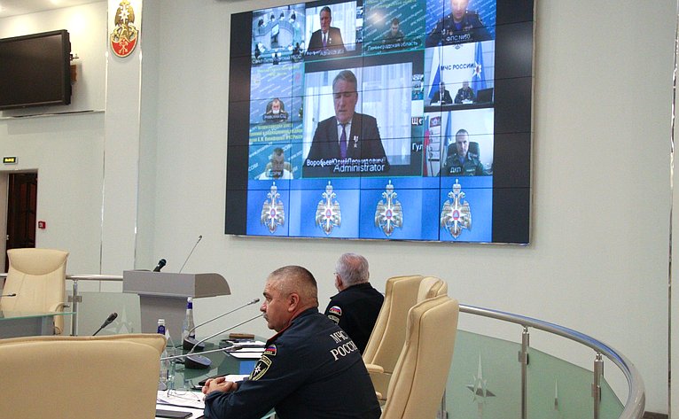 Заместитель Председателя СФ, Герой России, заслуженный спасатель Российской Федерации Юрий Воробьев принял участие в работе «круглого стола», приуроченного ко Дню Героев Отечества