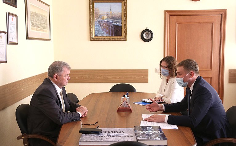 Анатолий Артамонов провел рабочую встречу с Председателем Правительства Республики Хакасия Валентином Коноваловым