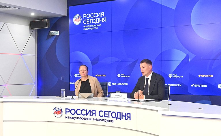 В международном мультимедийном пресс-центре Медиагруппы «Россия сегодня» состоялась пресс-конференция председателя Комитета Совета Федерации по аграрно-продовольственной политике и природопользованию Александра Двойных по итогам работы в весеннюю сессию