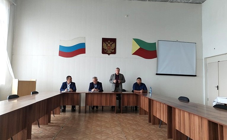 Баир Жамсуев и Сергей Михайлов посетили села Нарасун и Акша