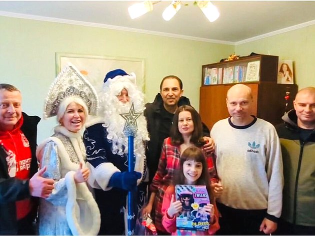 Андрей Хапочкин принял участие в благотворительной акции «Елка желаний»