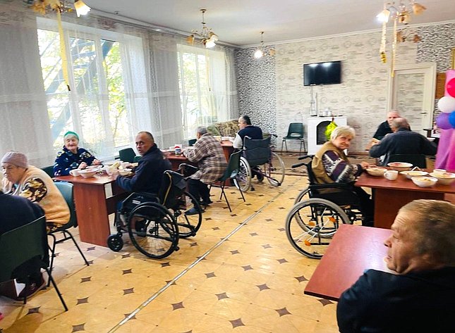Игорь Кастюкевич привез обогреватели и увлажнители воздуха в Новокиевский детский дом и Гериатрический пансионат Чаплынки