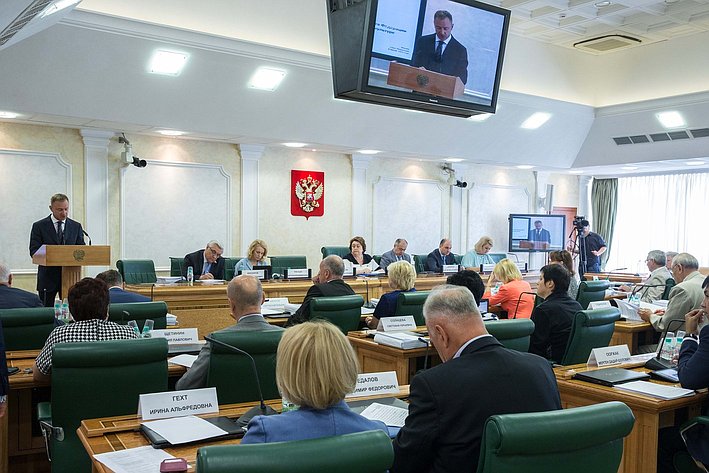 Заседание Комитета СФ по науке, образованию и культуре, на котором рассмотрен вопрос о реализации государственной политики РФ в сфере образования