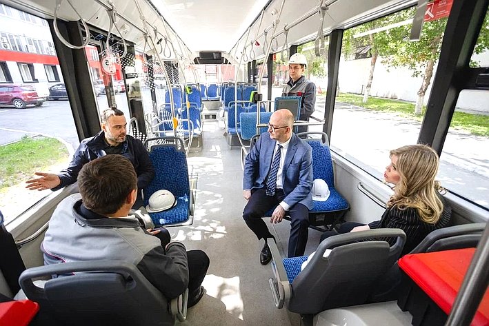 Олег Цепкин посетил новое троллейбусное производство в Челябинске