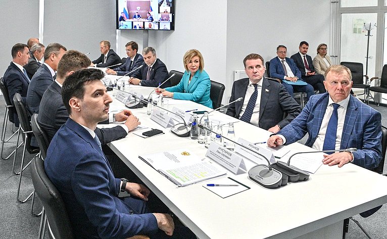 Выездное совещание сенаторов РФ в Тюменской области