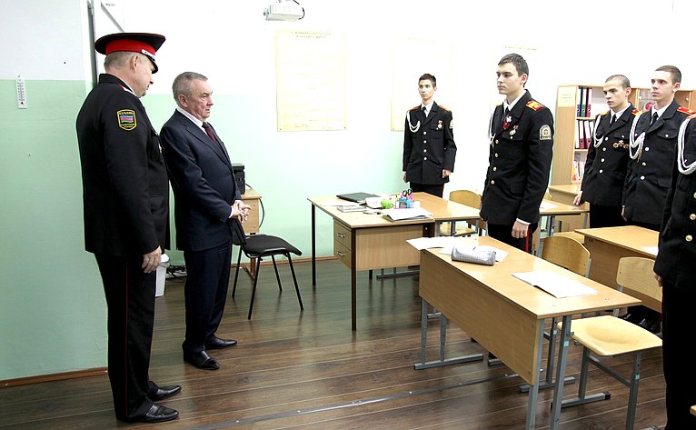 Владимир Бекетов в рамках рабочей поездки в регион посетил ряд учебных заведений