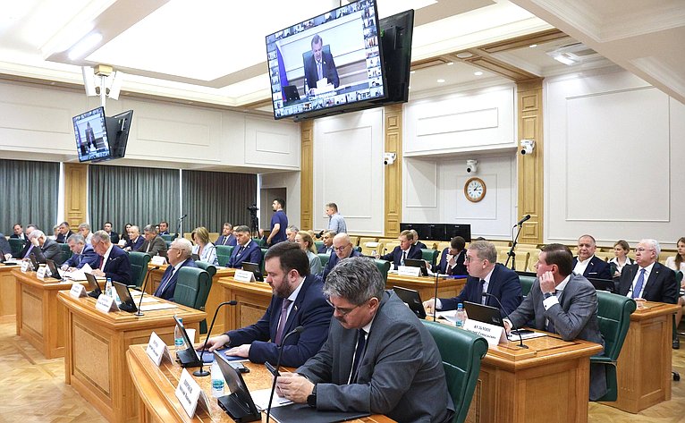 Заседание Совета по вопросам агропромышленного комплекса и природопользования при Совете Федерации на тему «Проблемы реализации новых механизмов использования и охраны земель сельскохозяйственного назначения»