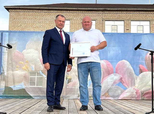 Игорь Мурог вручил награды Совета Федерации жителям Рязанской области