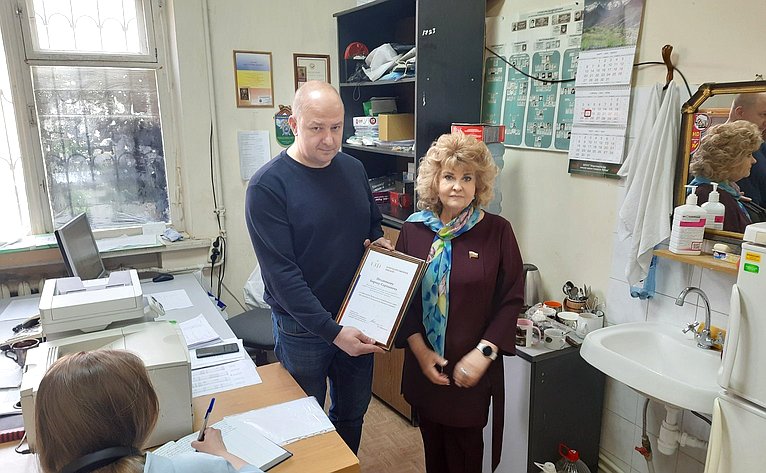 Нина Куликовских приняла участие в доставке груза в военный Центр в Ростове-на-Дону
