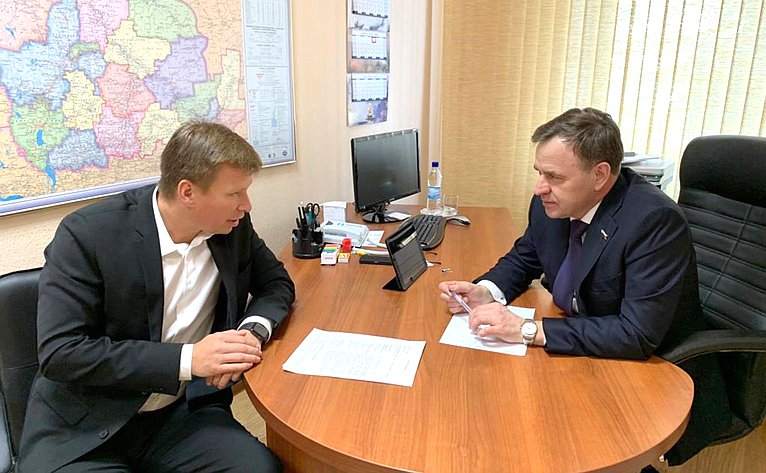 Виктор Новожилов встретился с главой Вельского муниципального района